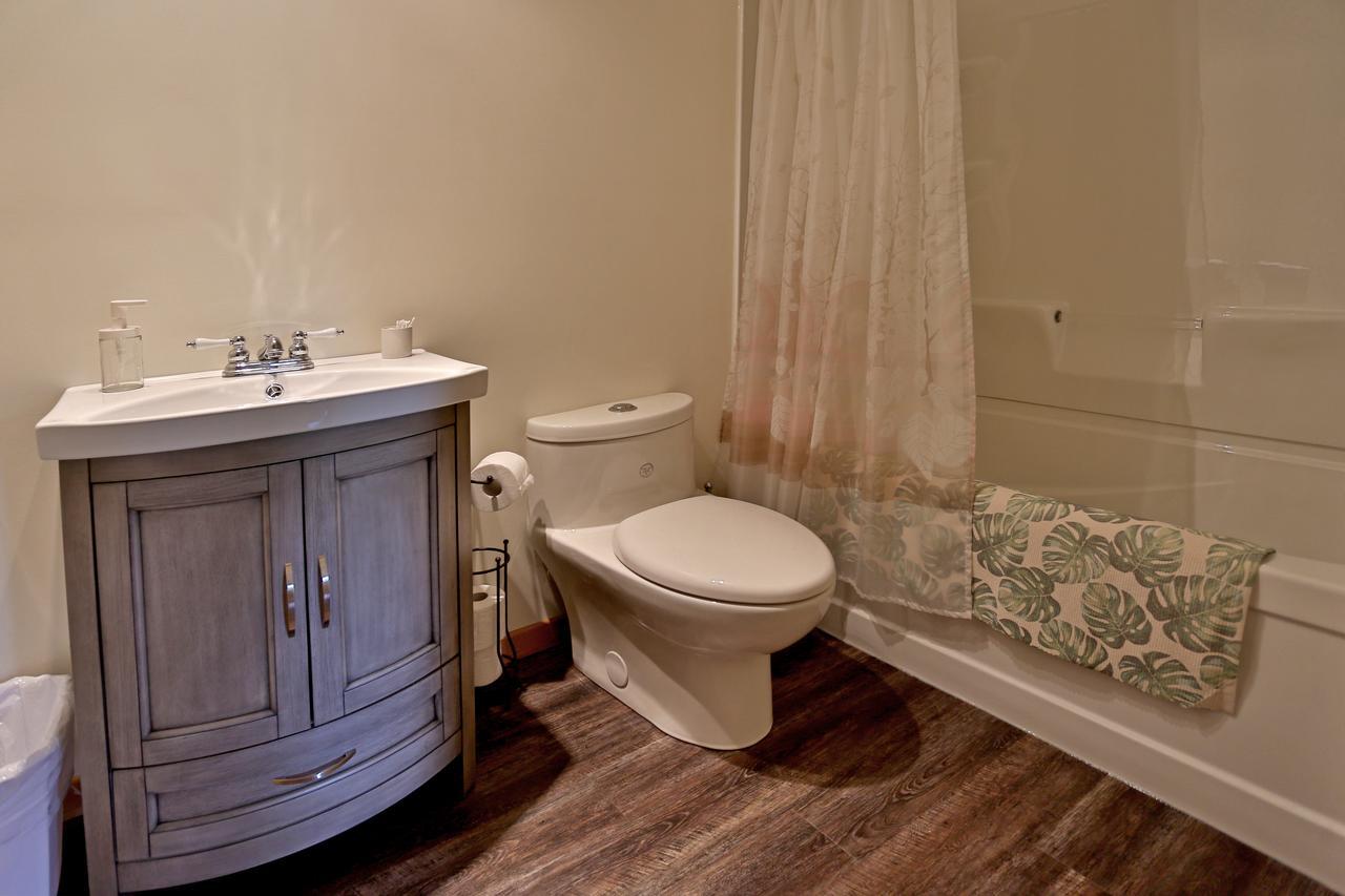 Ranch St-Hubert Bed & Breakfast Saint-Hermenegilde Bagian luar foto